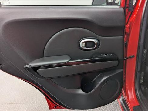 Used 2018 Kia Soul ! w/ Tech Package FWD image 16