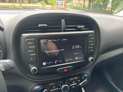 Used 2022 Kia Soul LX FWD image 26