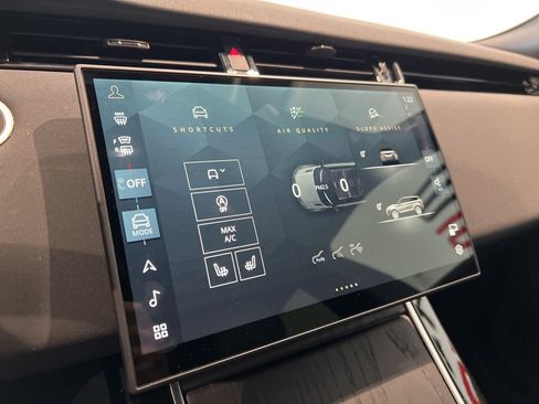 Used 2024 Land Rover Range Rover Evoque Dynamic SE image 18