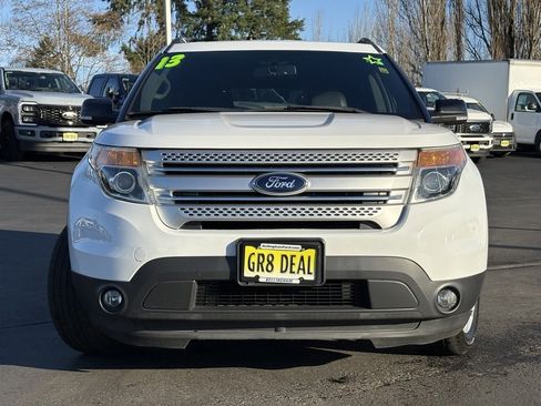 Used 2013 Ford Explorer XLT image 2