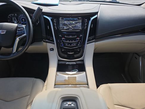Used 2019 Cadillac Escalade ESV Premium Luxury RWD image 15