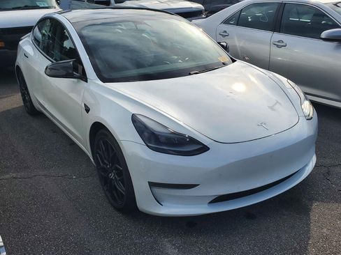 Used 2021 Tesla Model 3 Standard Range Plus RWD image 2