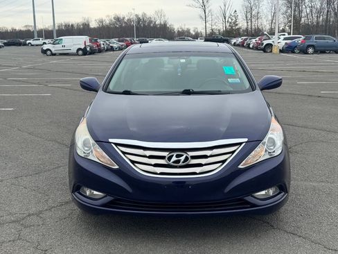 Used 2011 Hyundai Sonata SE w/ Navigation & Sunroof Pkg 4 FWD image 3