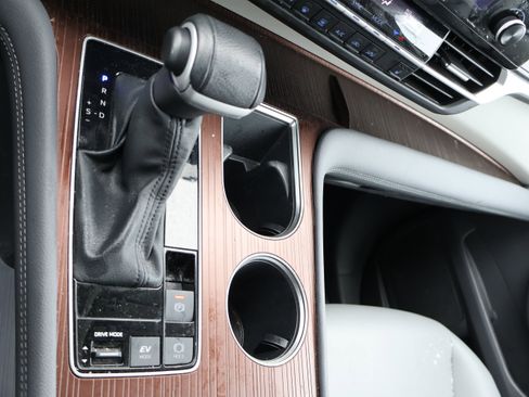 Used 2024 Toyota Sienna XLE image 31