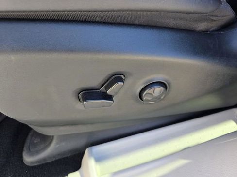 Used 2024 Chrysler Pacifica Touring-L image 26