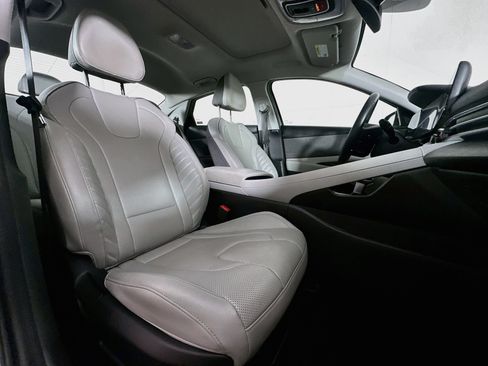 Used 2025 Hyundai Elantra Limited FWD image 31