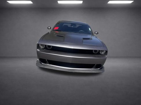 Used 2017 Dodge Challenger R/T RWD image 9