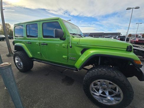 Used 2018 Jeep Wrangler Unlimited Sahara image 3