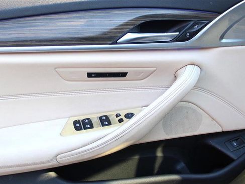 Used 2020 BMW 530i w/ Convenience Package image 13