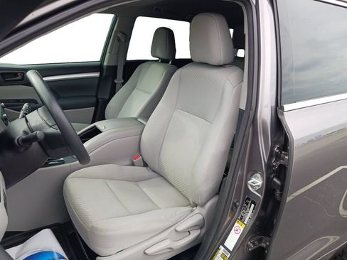 Used 2017 Toyota Highlander LE AWD/4WD image 25