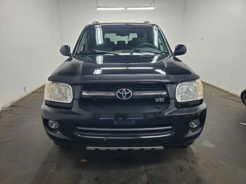Used 2005 Toyota Sequoia SR5 image 2