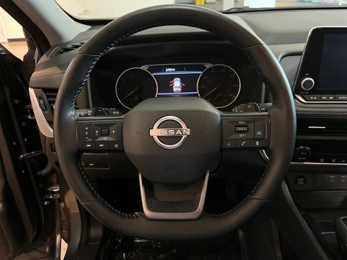 Used 2025 Nissan Rogue SV FWD image 29