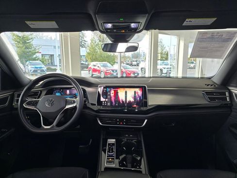 Used 2024 Volkswagen Atlas Cross Sport SE image 26