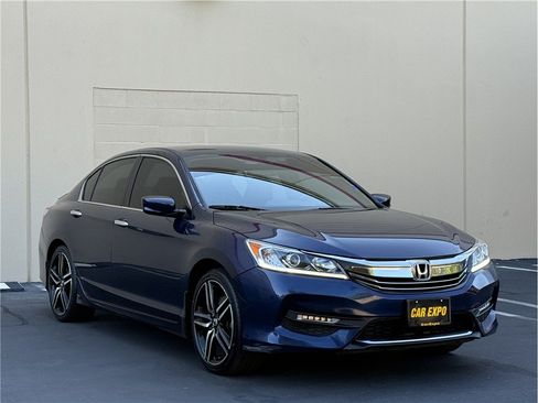 Used 2017 Honda Accord Sport image 2