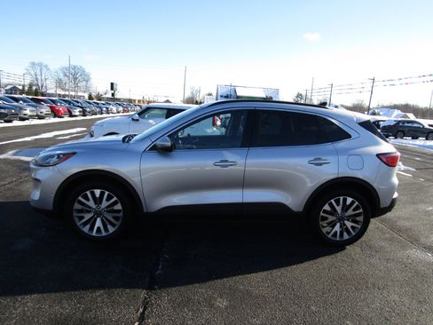 Used 2020 Ford Escape Titanium image 4