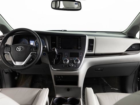Used 2019 Toyota Sienna XLE FWD image 36
