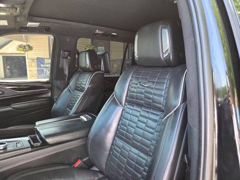 Used 2023 Cadillac Escalade ESV V AWD/4WD image 20