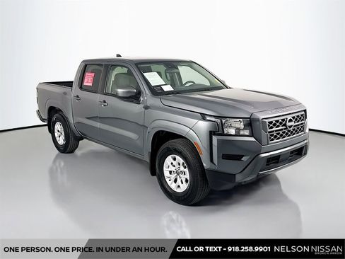 Used 2024 Nissan Frontier SV w/ Technology Package RWD image 3
