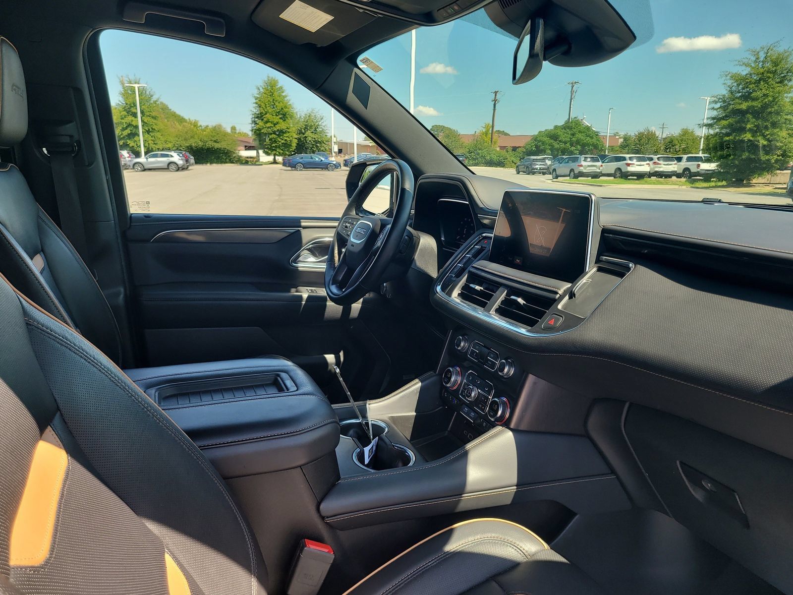 Used 2023 GMC Yukon XL AT4 AWD/4WD image 29