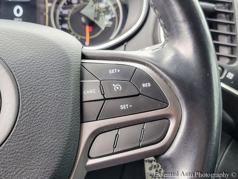 Used 2020 Jeep Cherokee Latitude w/ Cold Weather Group image 17