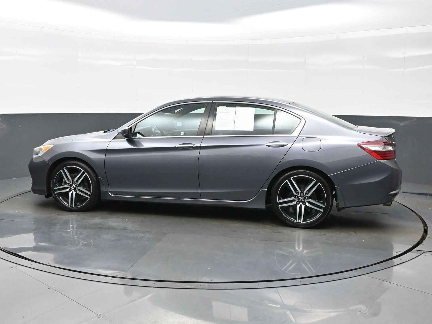 Used 2017 Honda Accord Sport image 3