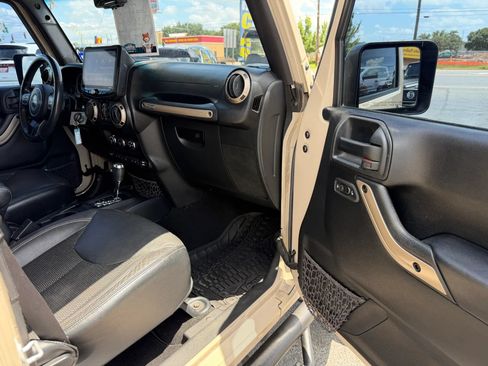 Used 2016 Jeep Wrangler Unlimited Sahara AWD/4WD image 14