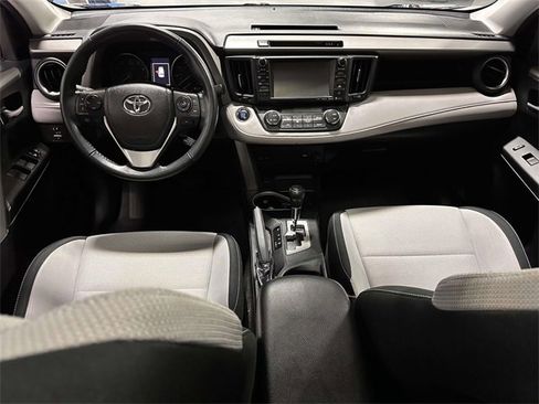 Used 2018 Toyota RAV4 XLE image 18