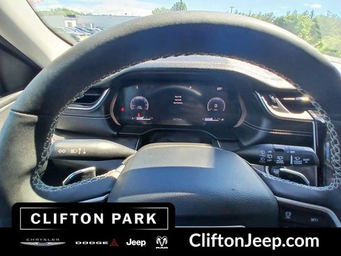 Certified 2023 Jeep Grand Cherokee Limited AWD/4WD image 21