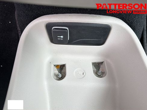 Used 2024 Chrysler Pacifica Touring-L FWD image 12