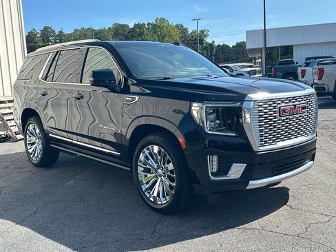 Used 2021 GMC Yukon Denali w/ Denali Premium Package AWD/4WD image 4