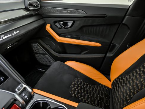Used 2022 Lamborghini Urus image 42