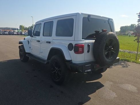 Used 2022 Jeep Wrangler Unlimited Sahara AWD/4WD image 14