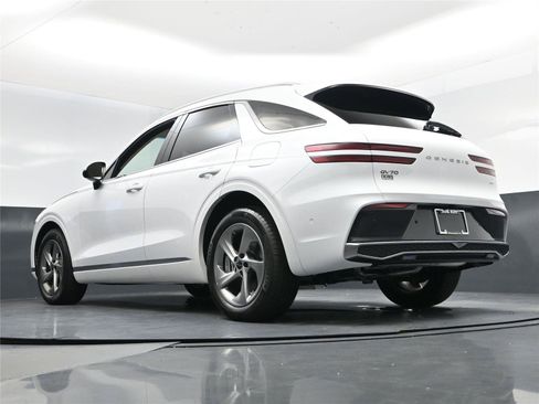 Used 2026 Genesis GV70 2.5T Advanced image 12