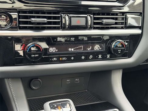 New 2025 Nissan Pathfinder SV w/ SV Premium Package image 22