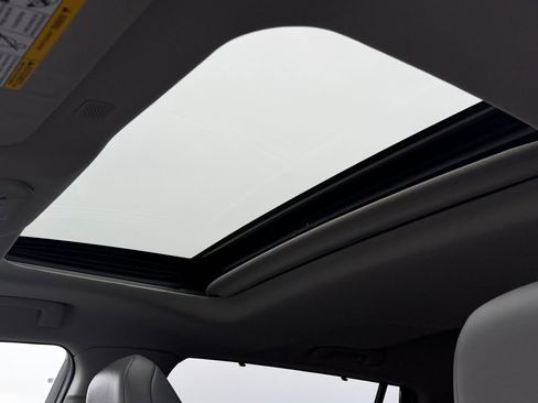 Used 2021 Toyota Highlander XLE image 29