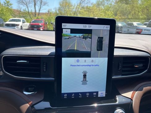 Used 2022 Ford Explorer King Ranch w/ Premium Technology Package image 20