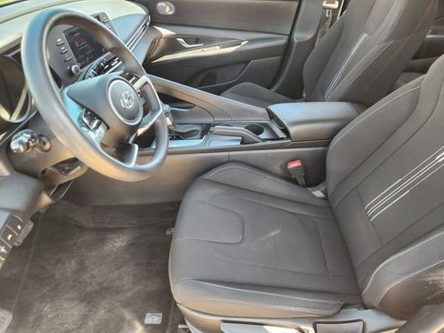 Used 2023 Hyundai Elantra SEL w/ Cargo Package FWD image 9