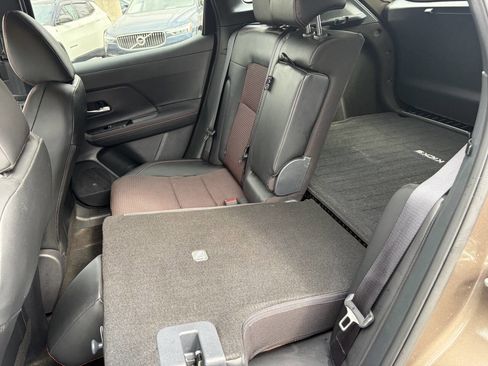 Used 2025 Nissan Kicks SR w/ Illumination Package image 33