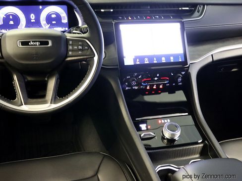 Used 2024 Jeep Grand Cherokee Limited image 15