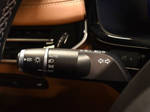 Used 2024 INFINITI QX60 Sensory w/ Vision Package image 16