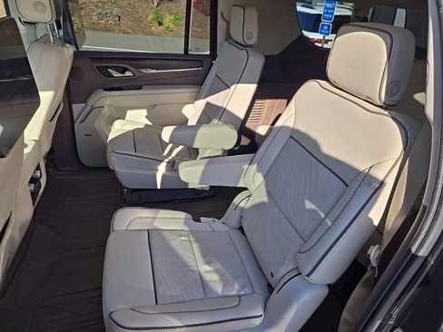 Used 2023 GMC Yukon XL Denali image 43