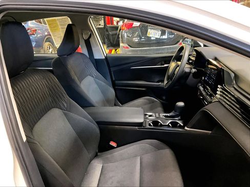 Used 2025 Toyota Camry LE image 11