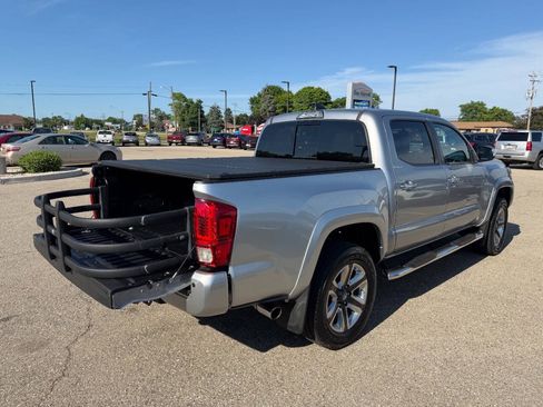 Used 2017 Toyota Tacoma Limited w/ Tow Package AWD/4WD image 5