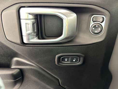 Used 2021 Jeep Wrangler Unlimited Sport image 15