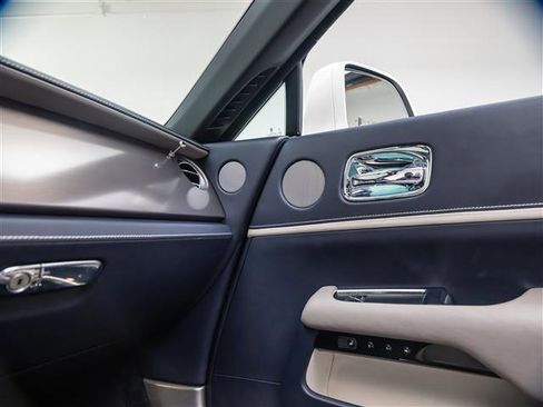 Used 2020 Rolls-Royce Dawn RWD image 34