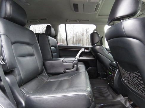 Used 2014 Toyota Land Cruiser image 15