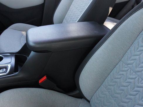 Used 2022 Chevrolet Equinox LS w/ LPO, Floor Liner Package FWD image 29