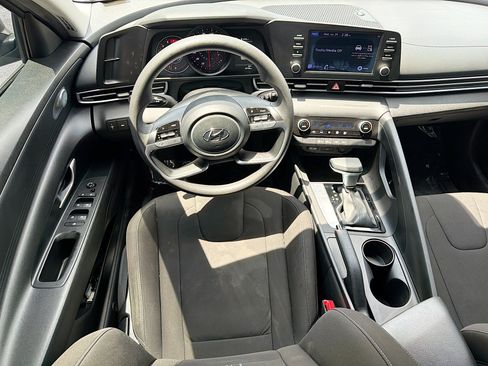 Used 2022 Hyundai Elantra SEL FWD image 16