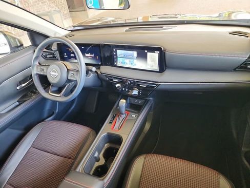 Used 2025 Nissan Kicks SR AWD/4WD image 13