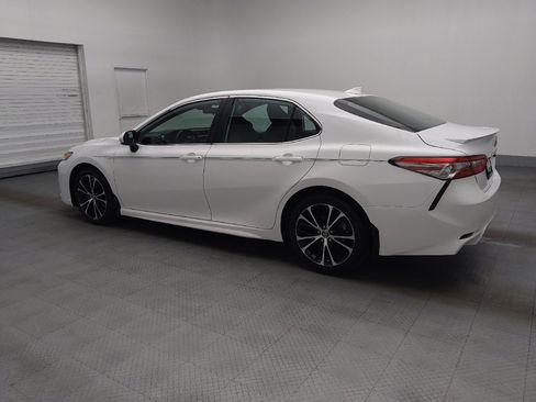 Used 2019 Toyota Camry SE FWD image 3
